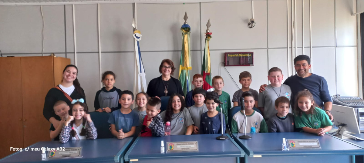 Alunos visitam a Câmara Municipal de Vereadores