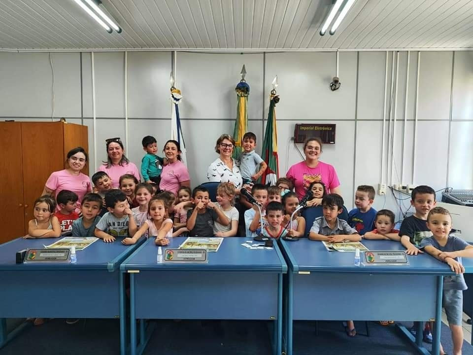 Alunos visitam a Câmara Municipal de Vereadores